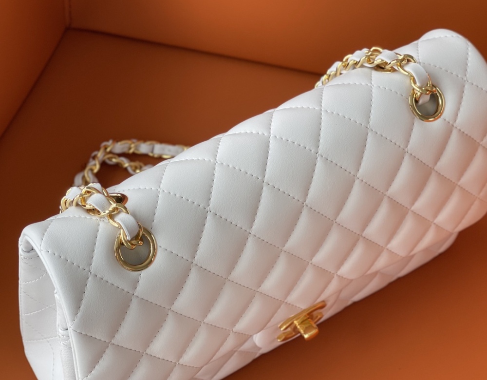 Chanel 𝘾𝙡𝙖𝙨𝙨𝙞𝙘 𝙁𝙡𝙖𝙥 CF bag MM 25cm Mirror Boutique
