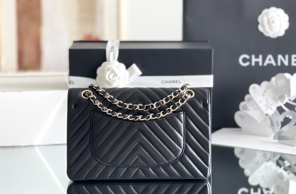 Chanel 𝘾𝙡𝙖𝙨𝙨𝙞𝙘 𝙁𝙡𝙖𝙥 CF bag MM 25cm Mirror Boutique