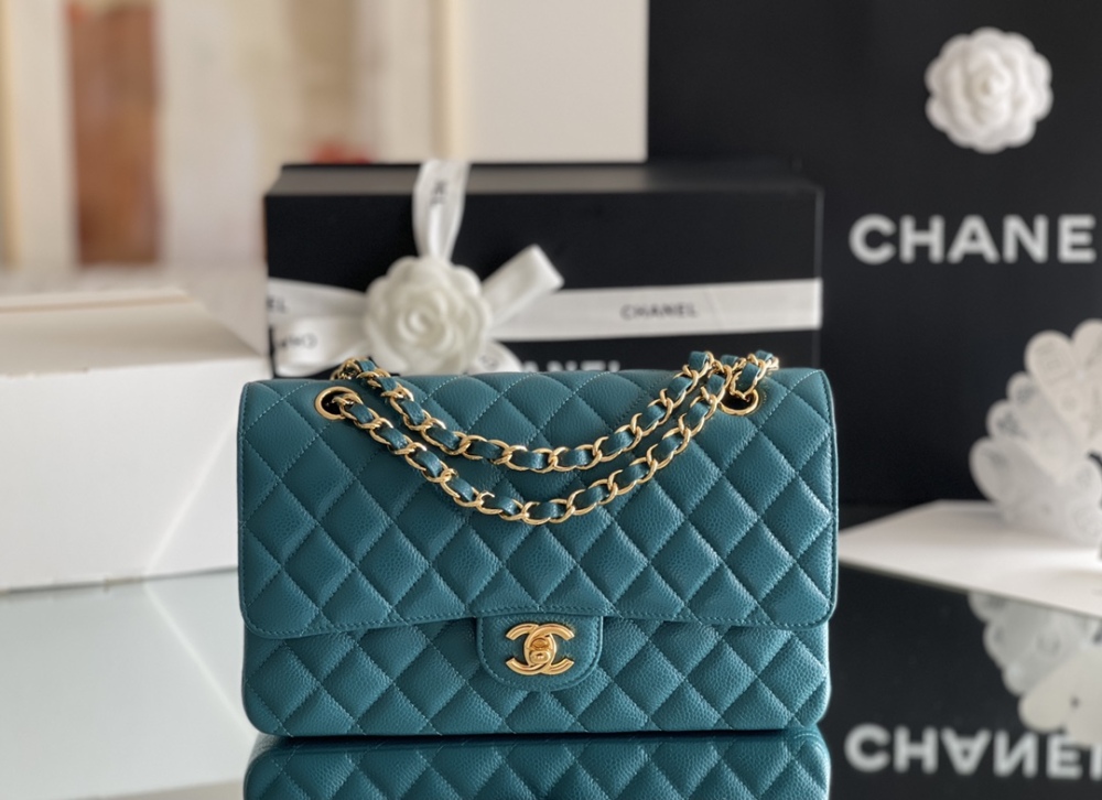 Chanel 𝘾𝙡𝙖𝙨𝙨𝙞𝙘 𝙁𝙡𝙖𝙥 bag MM 25cm Mirror Boutique