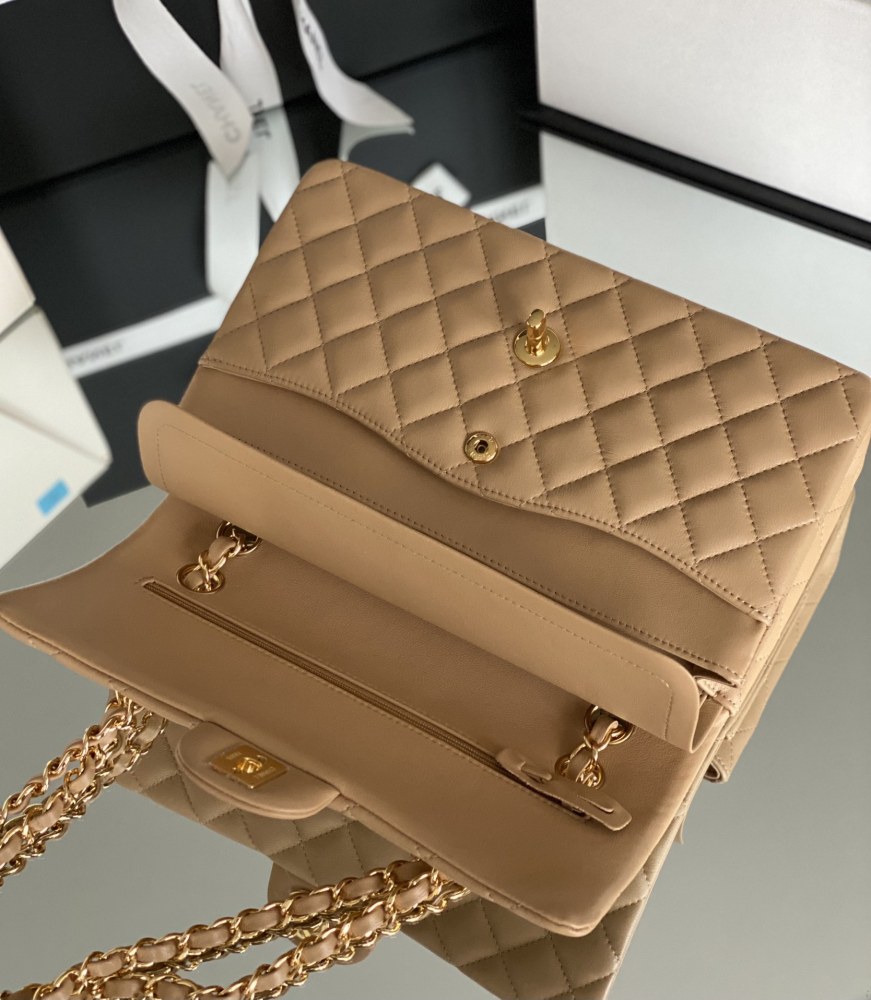 Chanel 𝘾𝙡𝙖𝙨𝙨𝙞𝙘 𝙁𝙡𝙖𝙥 CF bag MM 25cm Mirror Boutique