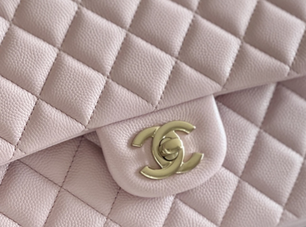 Chanel 𝘾𝙡𝙖𝙨𝙨𝙞𝙘 𝙁𝙡𝙖𝙥 bag MM 25cm Mirror Boutique