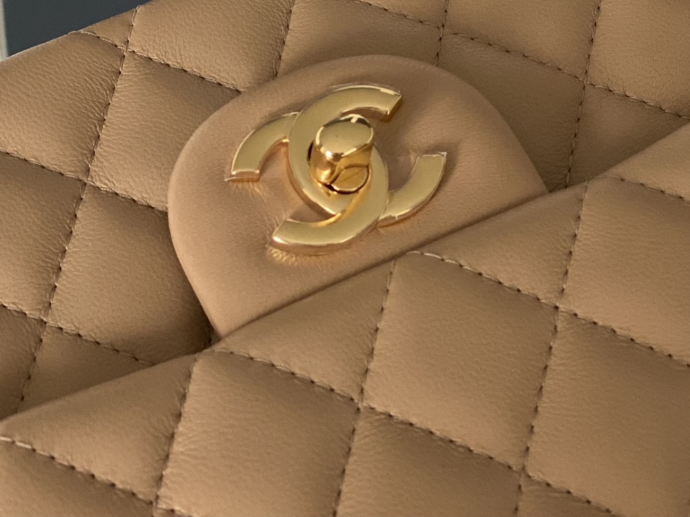 Chanel 𝘾𝙡𝙖𝙨𝙨𝙞𝙘 𝙁𝙡𝙖𝙥 CF bag MM 25cm Mirror Boutique