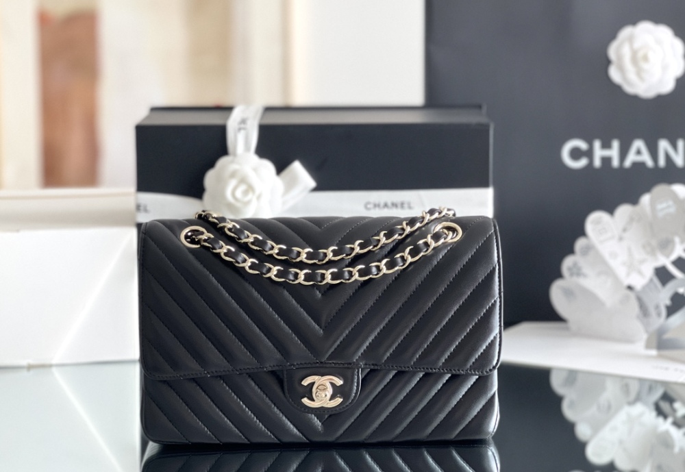 Chanel 𝘾𝙡𝙖𝙨𝙨𝙞𝙘 𝙁𝙡𝙖𝙥 CF bag MM 25cm Mirror Boutique