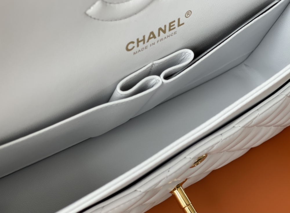 Chanel 𝘾𝙡𝙖𝙨𝙨𝙞𝙘 𝙁𝙡𝙖𝙥 CF bag MM 25cm Mirror Boutique