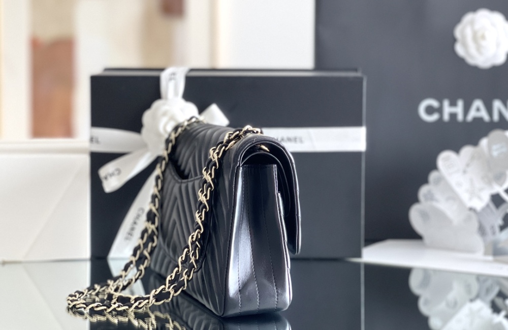 Chanel 𝘾𝙡𝙖𝙨𝙨𝙞𝙘 𝙁𝙡𝙖𝙥 CF bag MM 25cm Mirror Boutique