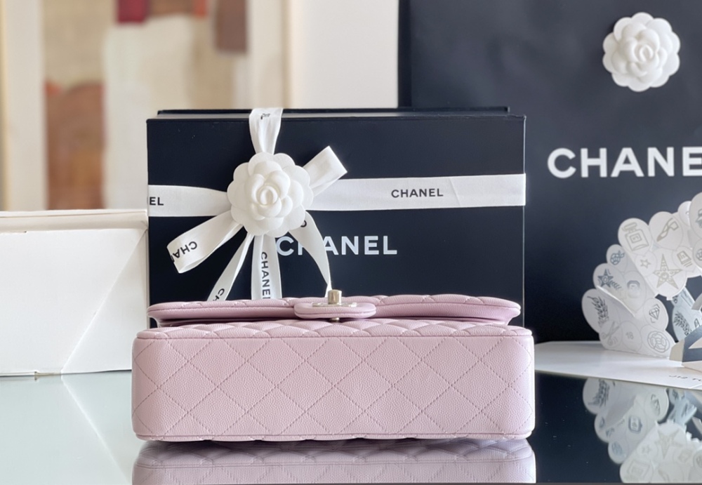 Chanel 𝘾𝙡𝙖𝙨𝙨𝙞𝙘 𝙁𝙡𝙖𝙥 bag MM 25cm Mirror Boutique