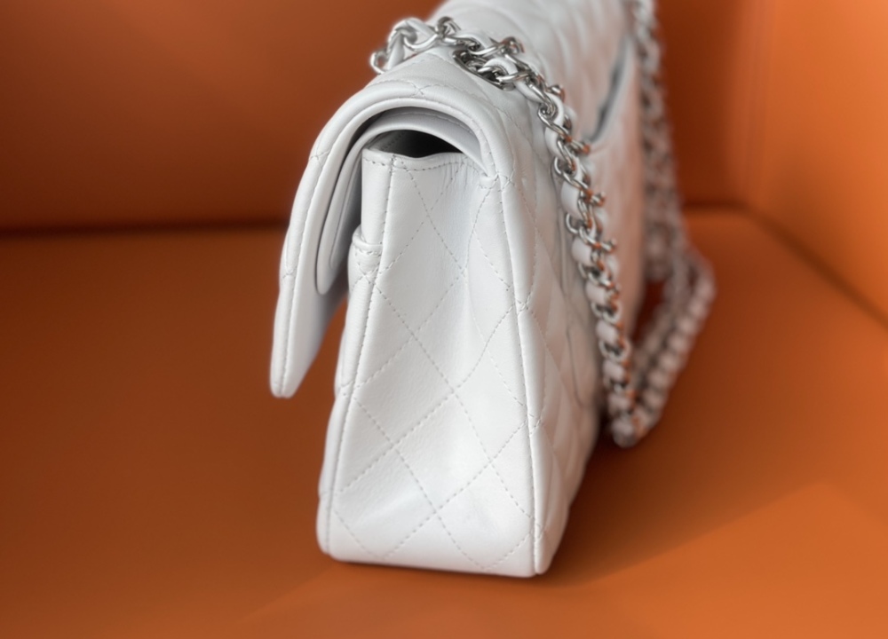 Chanel 𝘾𝙡𝙖𝙨𝙨𝙞𝙘 𝙁𝙡𝙖𝙥 CF bag MM 25cm Mirror Boutique