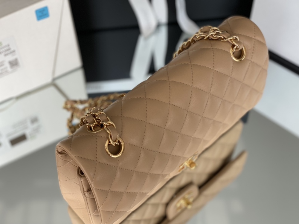 Chanel 𝘾𝙡𝙖𝙨𝙨𝙞𝙘 𝙁𝙡𝙖𝙥 CF bag MM 25cm Mirror Boutique