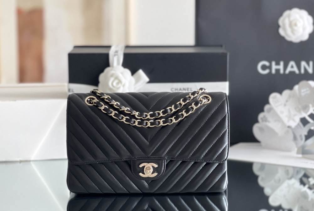 Chanel 𝘾𝙡𝙖𝙨𝙨𝙞𝙘 𝙁𝙡𝙖𝙥 CF bag MM 25cm Mirror Boutique