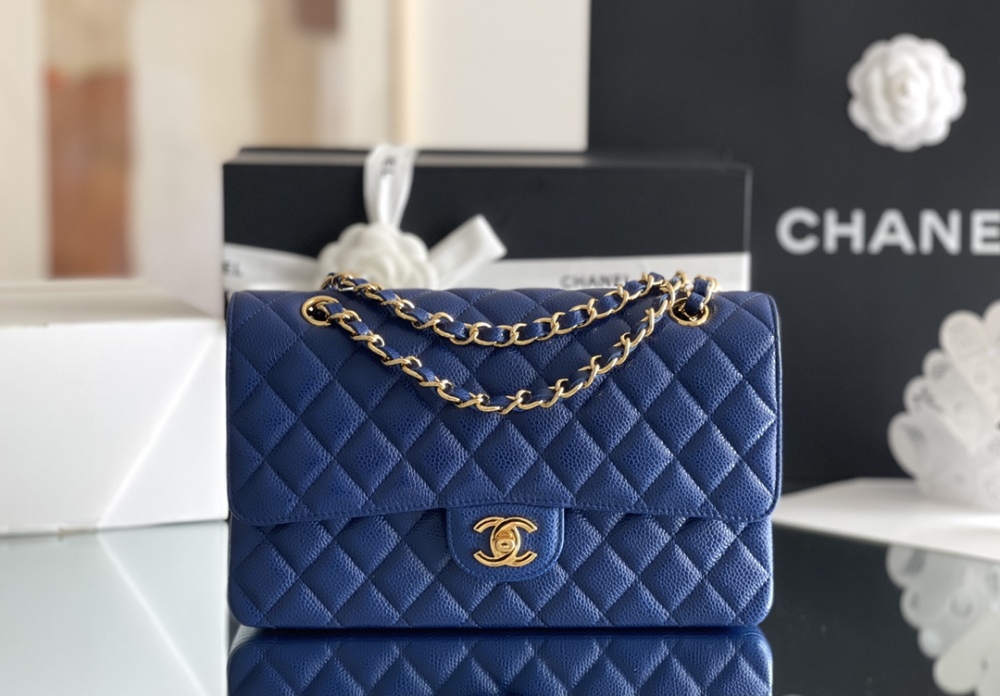 Chanel 𝘾𝙡𝙖𝙨𝙨𝙞𝙘 𝙁𝙡𝙖𝙥 bag MM 25cm Mirror Boutique