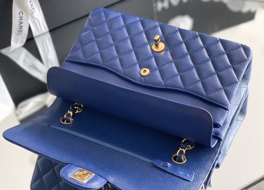 Chanel 𝘾𝙡𝙖𝙨𝙨𝙞𝙘 𝙁𝙡𝙖𝙥 bag MM 25cm Mirror Boutique