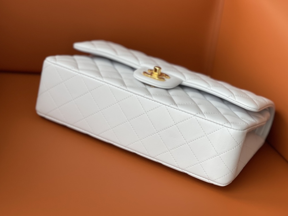 Chanel 𝘾𝙡𝙖𝙨𝙨𝙞𝙘 𝙁𝙡𝙖𝙥 CF bag MM 25cm Mirror Boutique