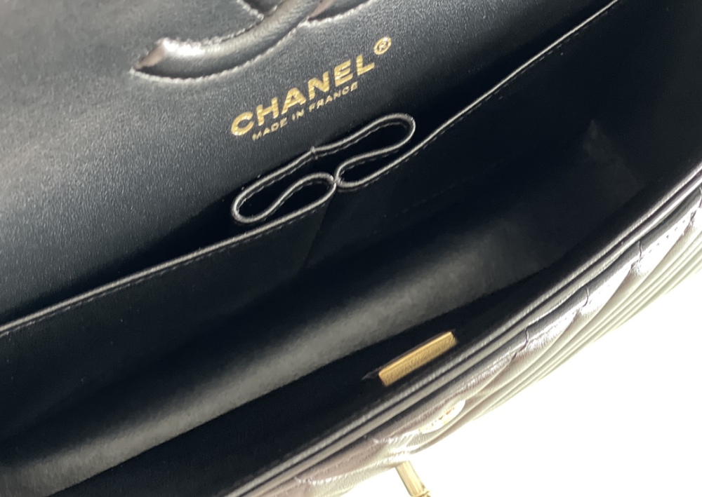 Chanel 𝘾𝙡𝙖𝙨𝙨𝙞𝙘 𝙁𝙡𝙖𝙥 CF bag MM 25cm Mirror Boutique