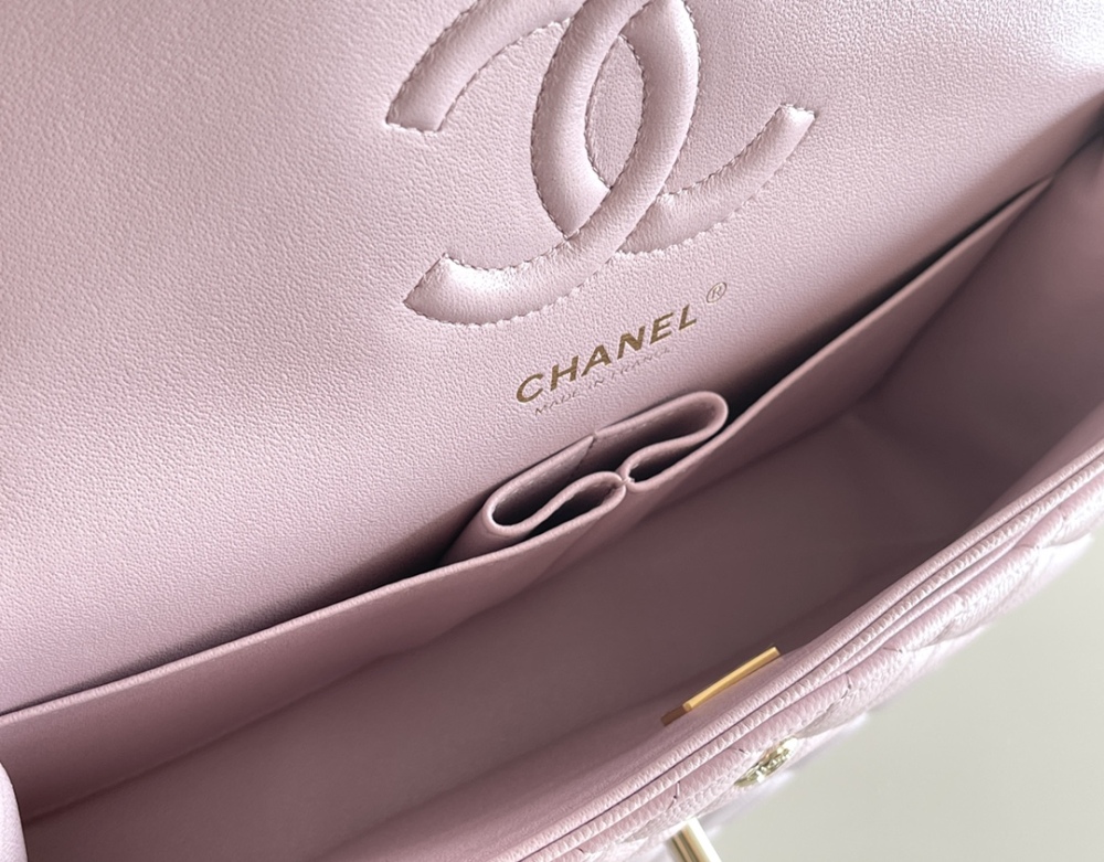 Chanel 𝘾𝙡𝙖𝙨𝙨𝙞𝙘 𝙁𝙡𝙖𝙥 bag MM 25cm Mirror Boutique