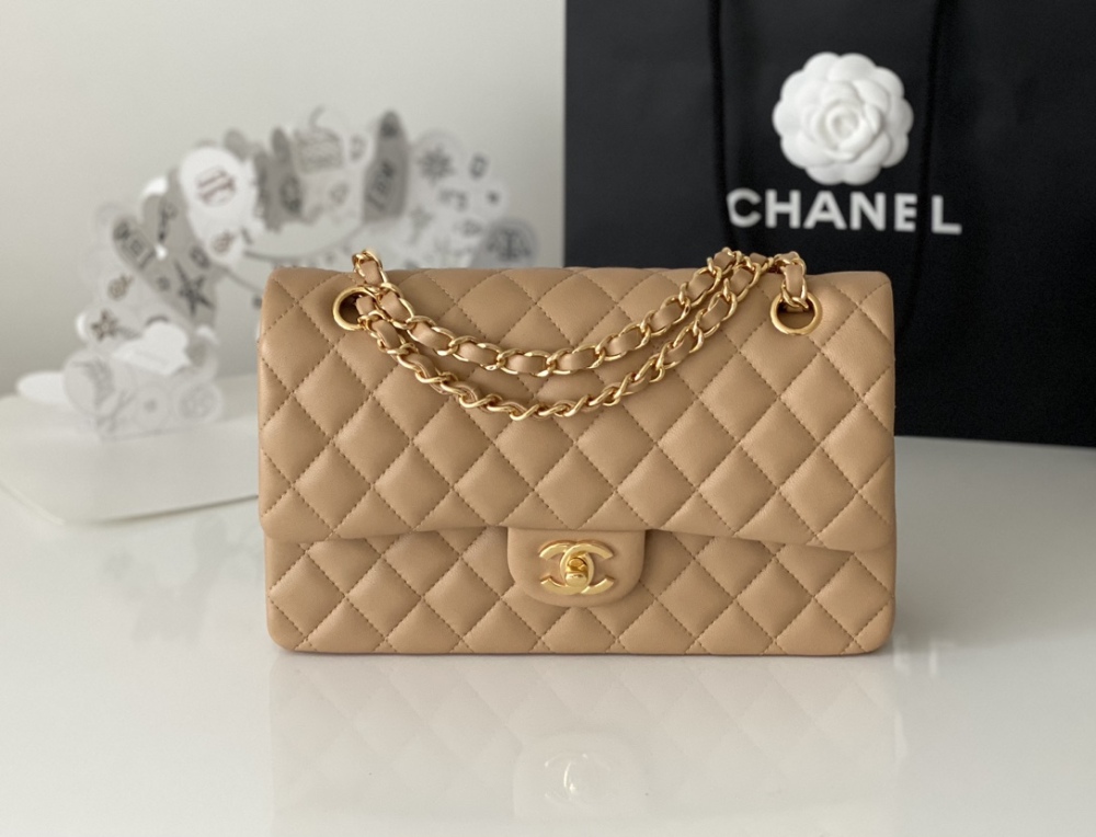 Chanel 𝘾𝙡𝙖𝙨𝙨𝙞𝙘 𝙁𝙡𝙖𝙥 CF bag MM 25cm Mirror Boutique