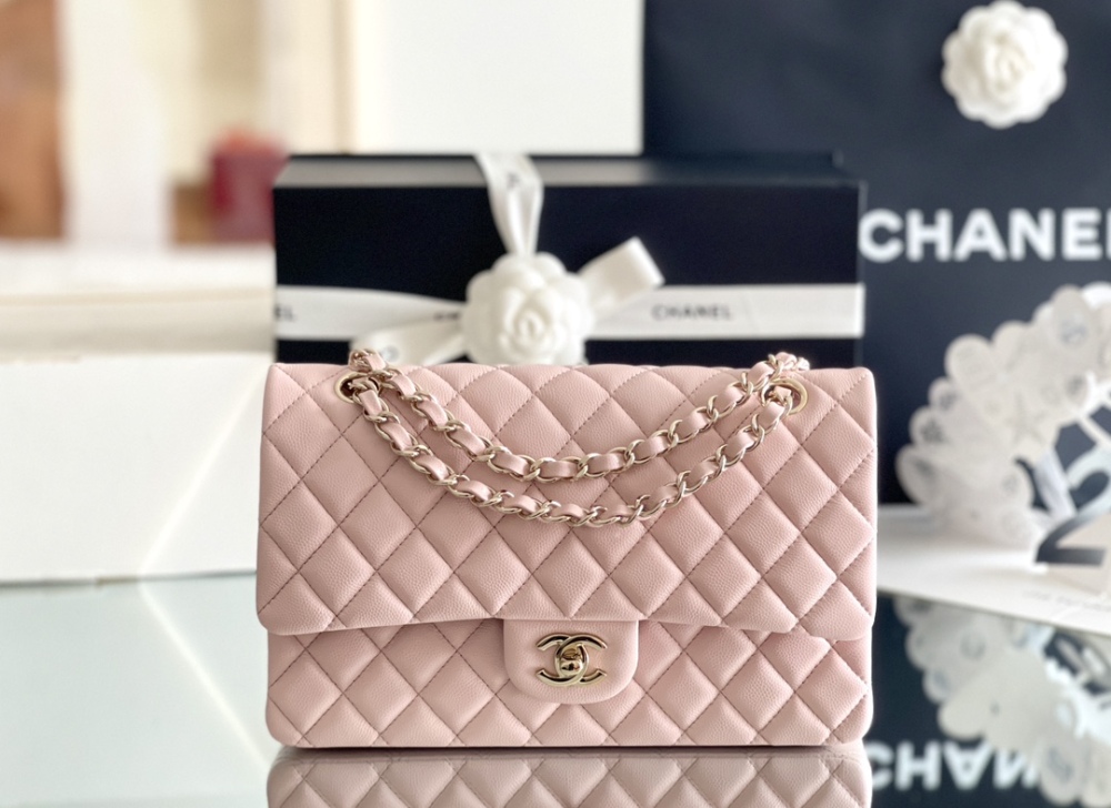 Chanel 𝘾𝙡𝙖𝙨𝙨𝙞𝙘 𝙁𝙡𝙖𝙥 bag MM 25cm Mirror Boutique