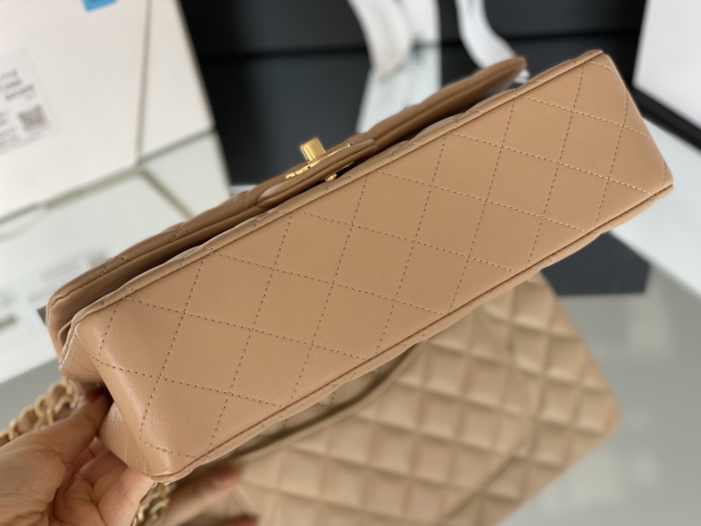 Chanel 𝘾𝙡𝙖𝙨𝙨𝙞𝙘 𝙁𝙡𝙖𝙥 CF bag MM 25cm Mirror Boutique