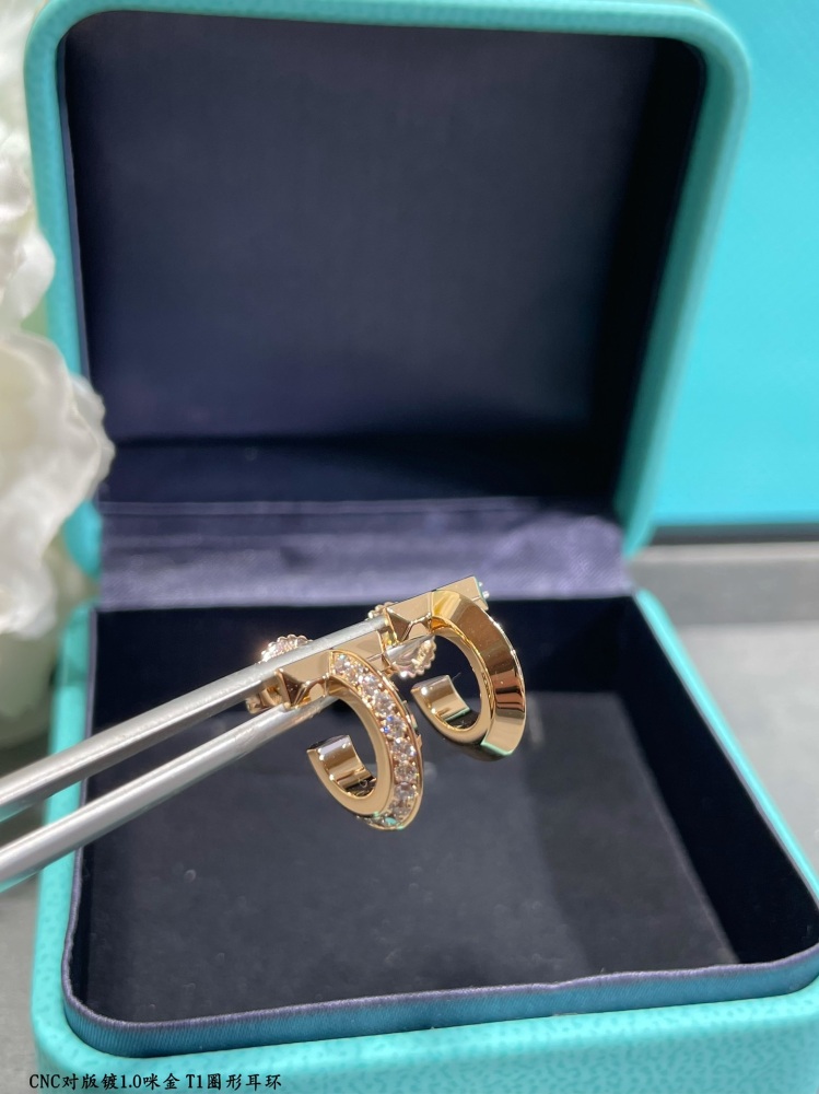 Tiffany T1 earrings