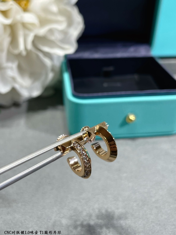 Tiffany T1 earrings