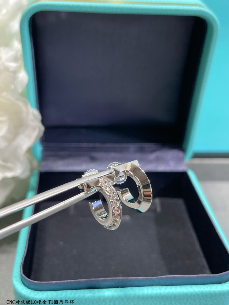 Tiffany T1 earrings