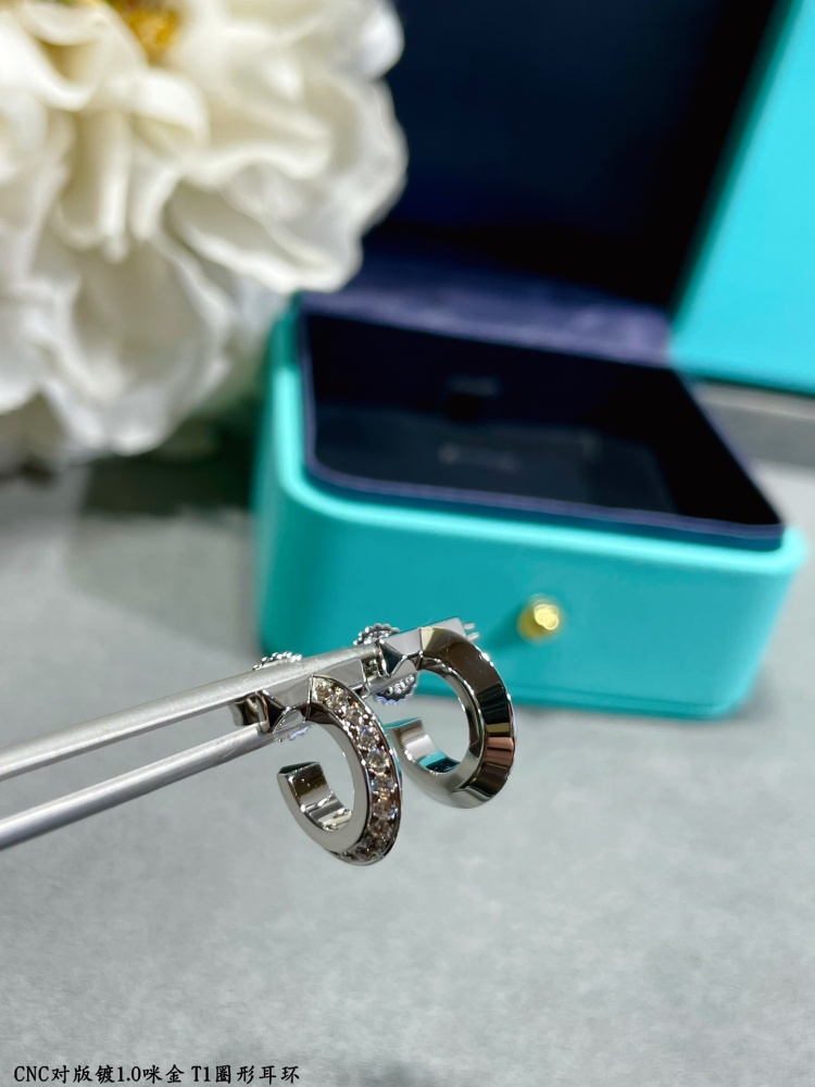Tiffany T1 earrings