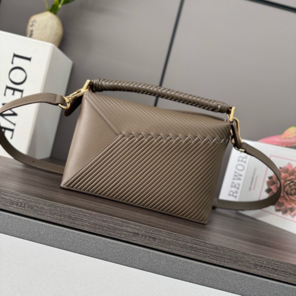 LOEWE  𝙋𝙪𝙯𝙯𝙡𝙚 Edge 062324  Mirror Boutique