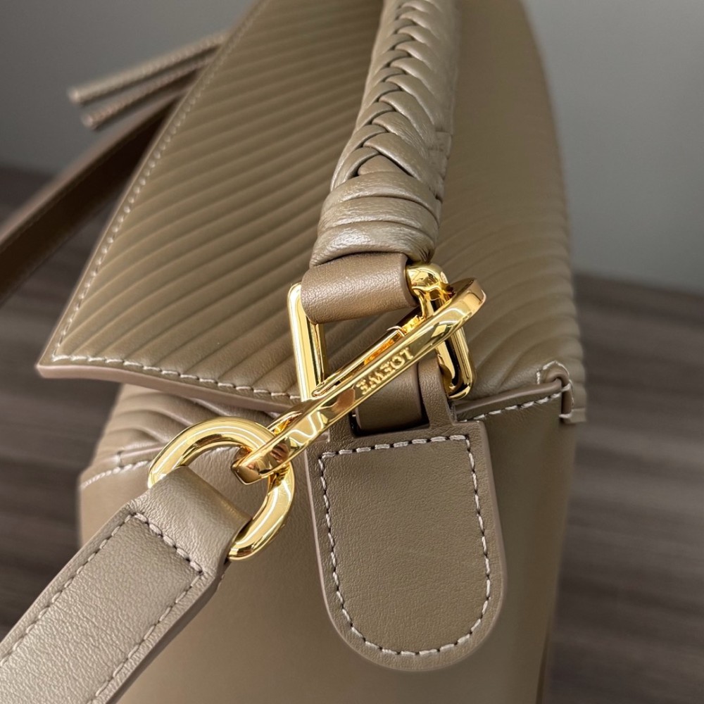 LOEWE  𝙋𝙪𝙯𝙯𝙡𝙚 Edge 062324  Mirror Boutique