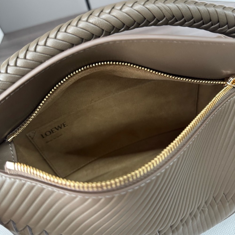 LOEWE  𝙋𝙪𝙯𝙯𝙡𝙚 Edge 062324  Mirror Boutique