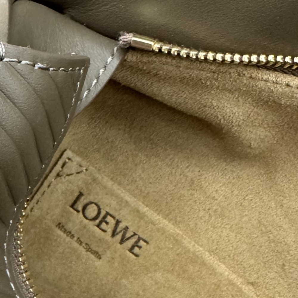 LOEWE  𝙋𝙪𝙯𝙯𝙡𝙚 Edge 062324  Mirror Boutique