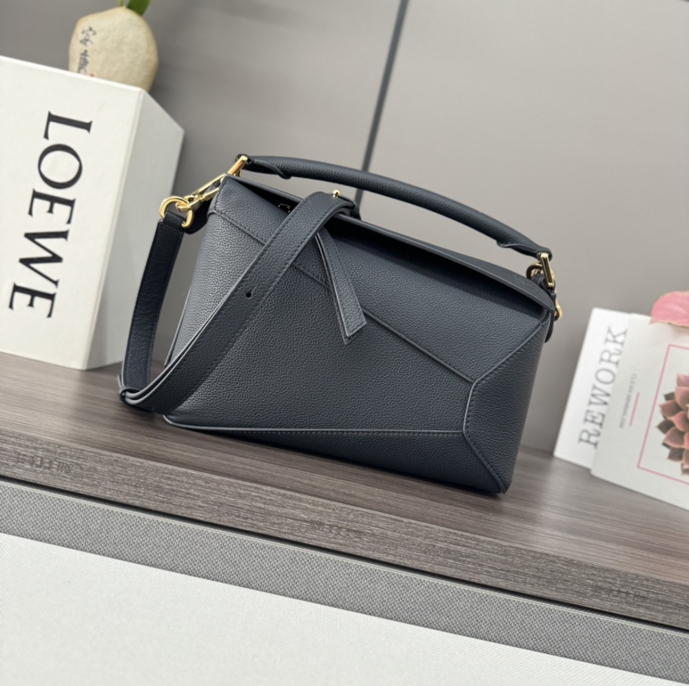 LOEWE  𝙋𝙪𝙯𝙯𝙡𝙚  Edge 062324  Mirror Boutique