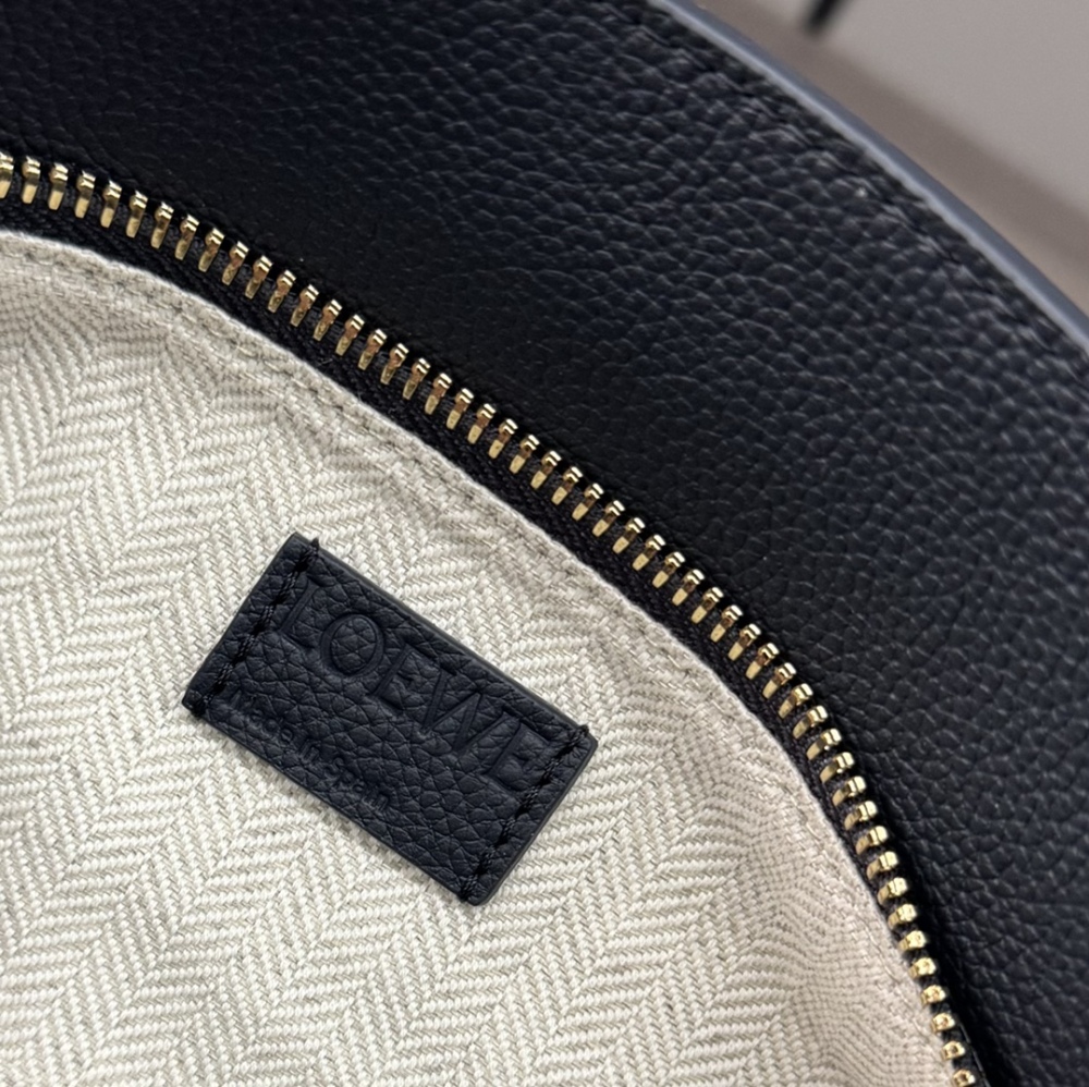 LOEWE  𝙋𝙪𝙯𝙯𝙡𝙚  Edge 062324  Mirror Boutique