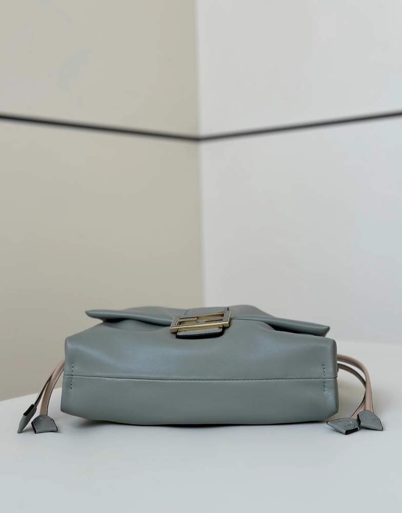 Fendi  Mamma Baguette 8677M Mirror Boutique