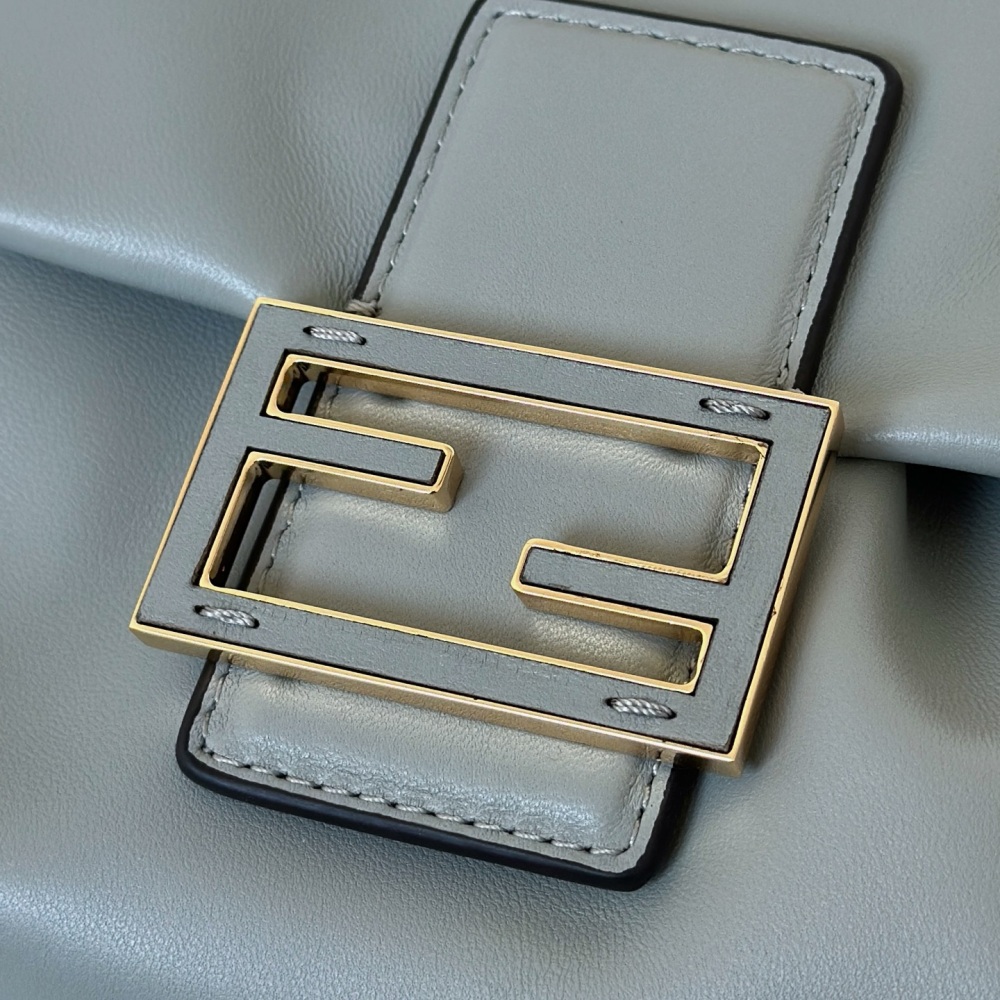 Fendi  Mamma Baguette 8677M Mirror Boutique