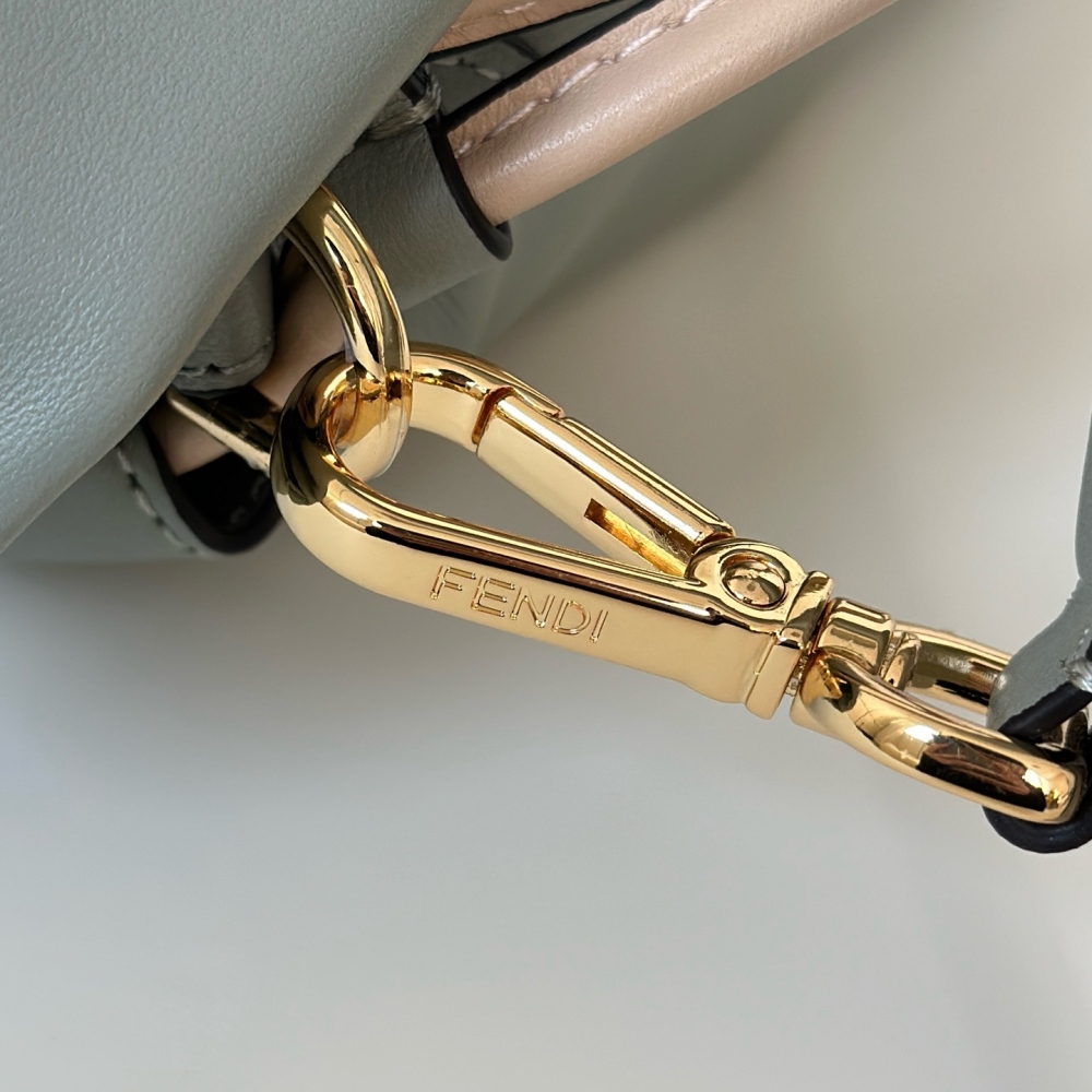 Fendi  Mamma Baguette 8677M Mirror Boutique