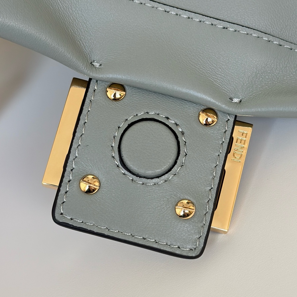 Fendi  Mamma Baguette 8677M Mirror Boutique