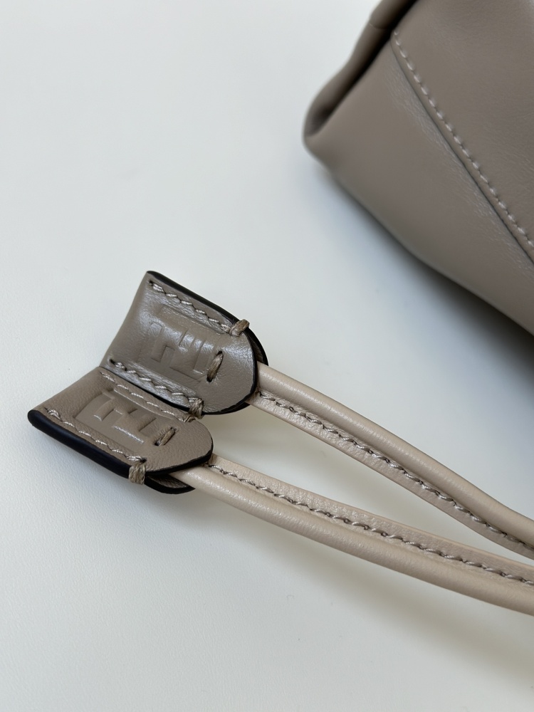 Fendi  Mamma Baguette 8677M Mirror Boutique