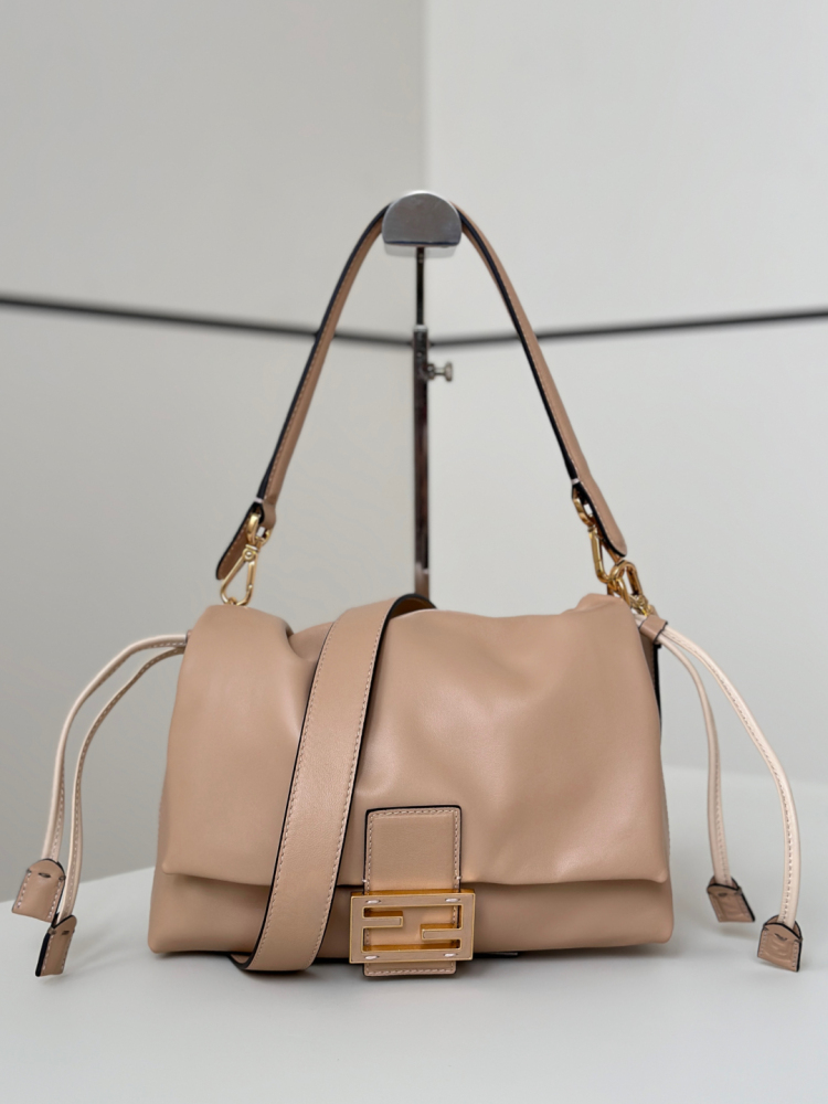 Fendi  Mamma Baguette 8677M Mirror Boutique