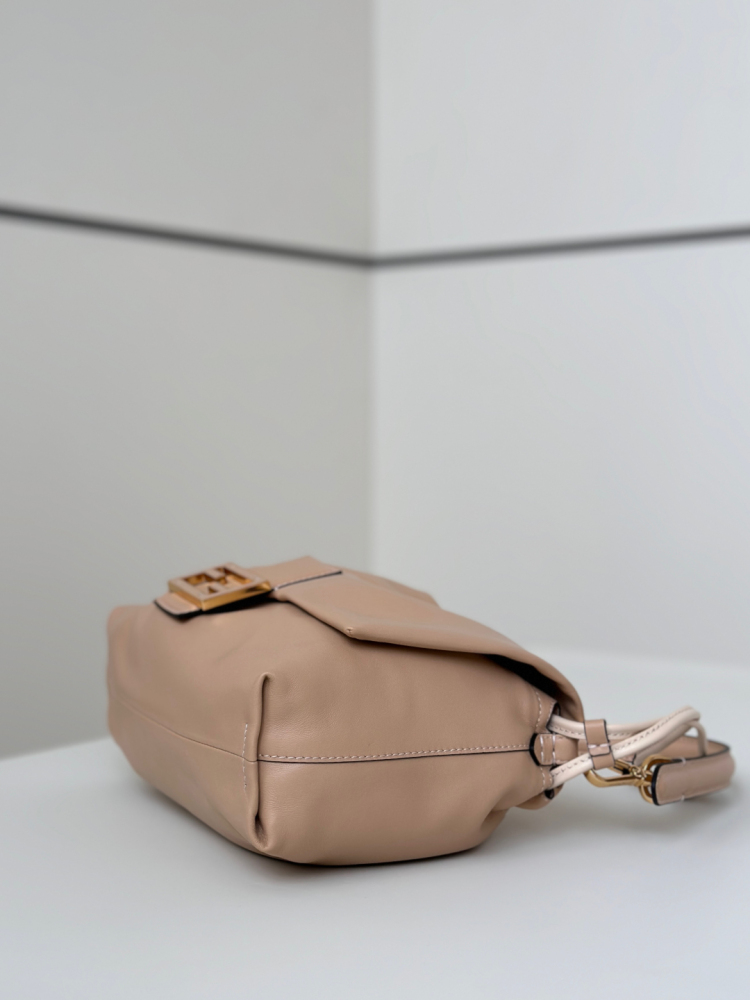 Fendi  Mamma Baguette 8677M Mirror Boutique