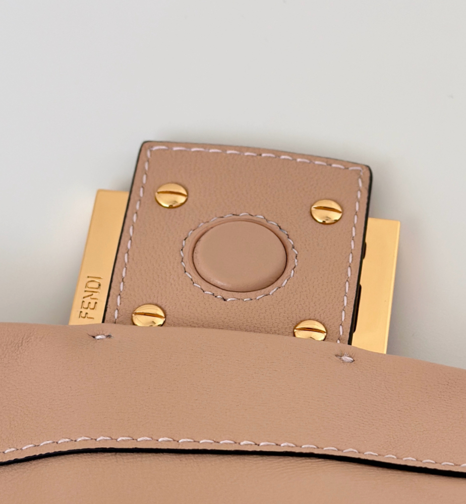 Fendi  Mamma Baguette 8677M Mirror Boutique