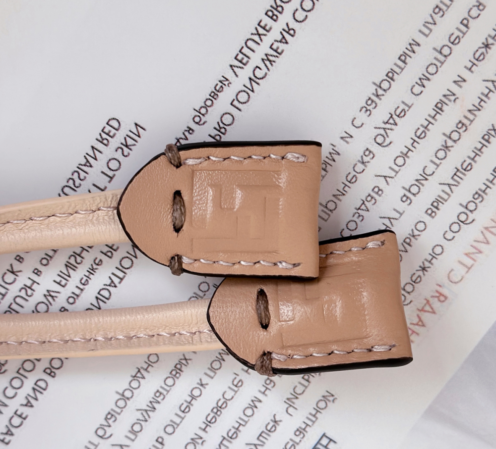 Fendi  Mamma Baguette 8677M Mirror Boutique