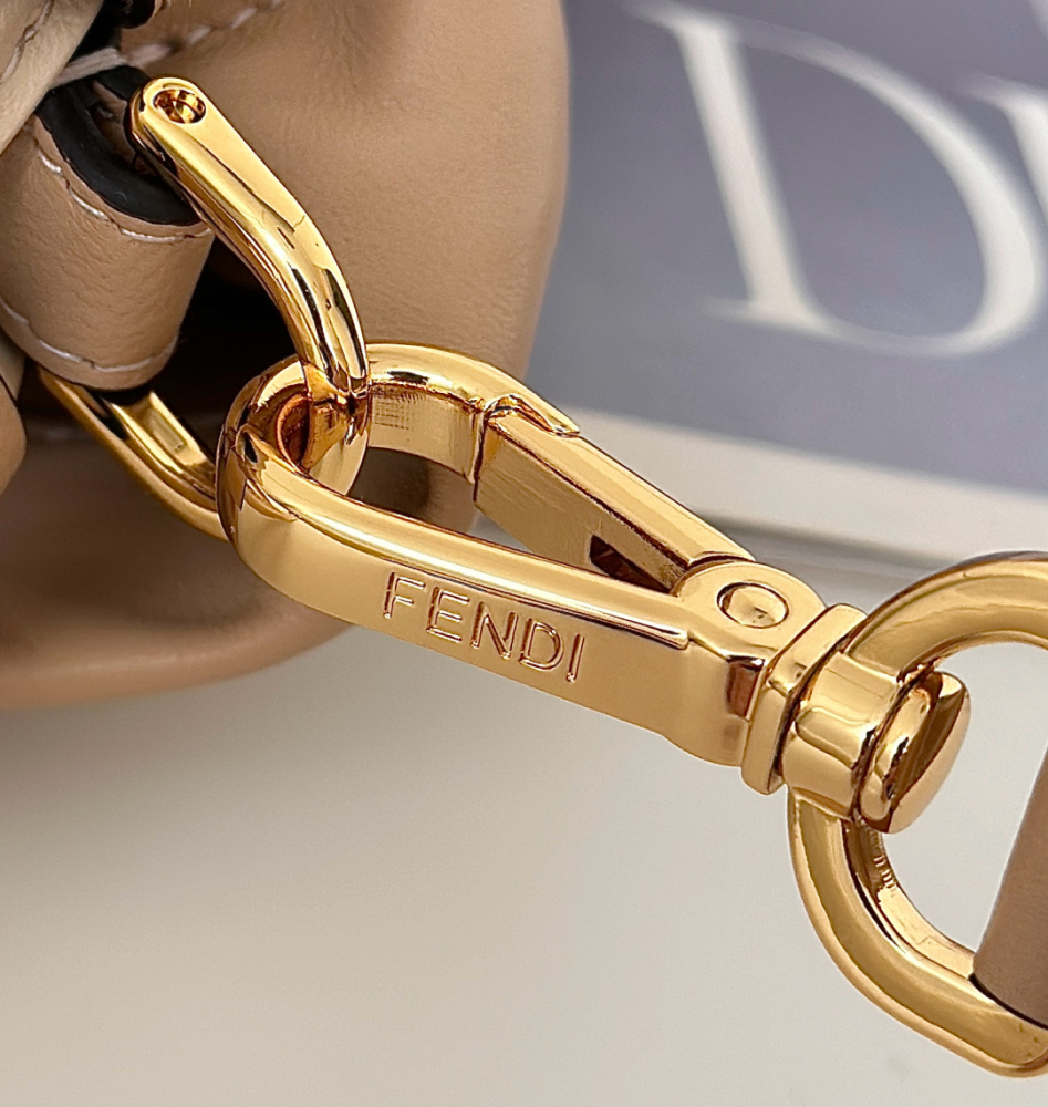 Fendi  Mamma Baguette 8677M Mirror Boutique