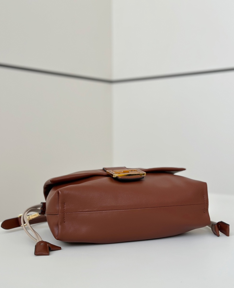 Fendi  Mamma Baguette 8677M Mirror Boutique