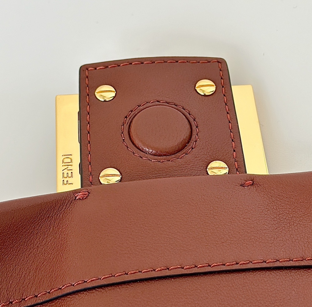 Fendi  Mamma Baguette 8677M Mirror Boutique