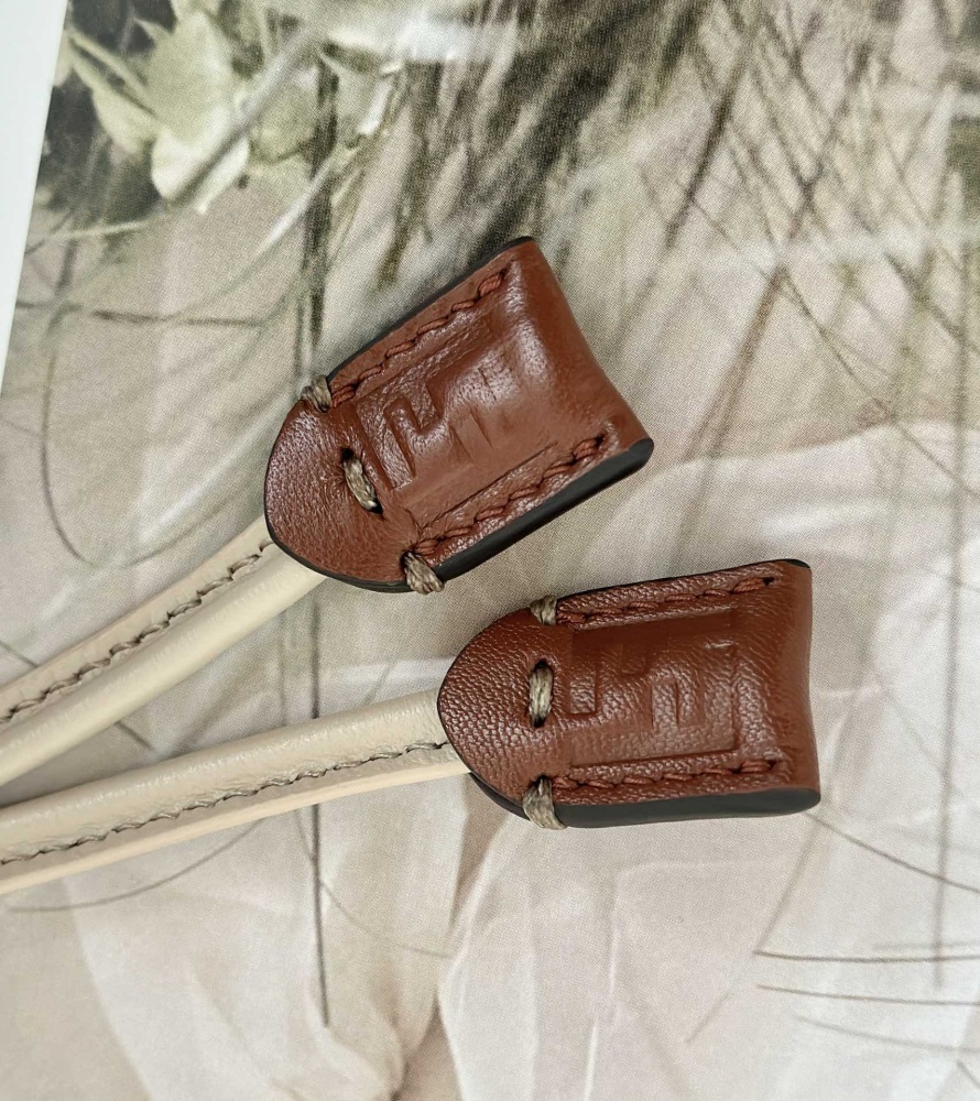 Fendi  Mamma Baguette 8677M Mirror Boutique
