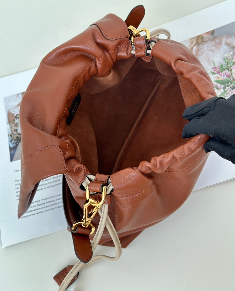 Fendi  Mamma Baguette 8677M Mirror Boutique