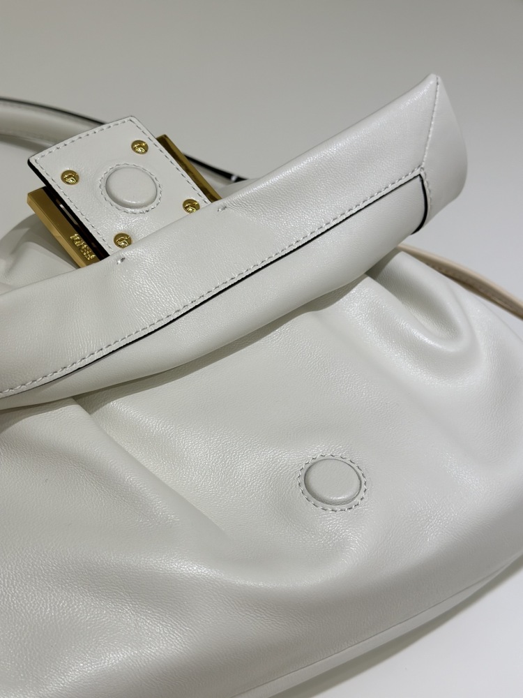 Fendi  Mamma Baguette 8677M Mirror Boutique
