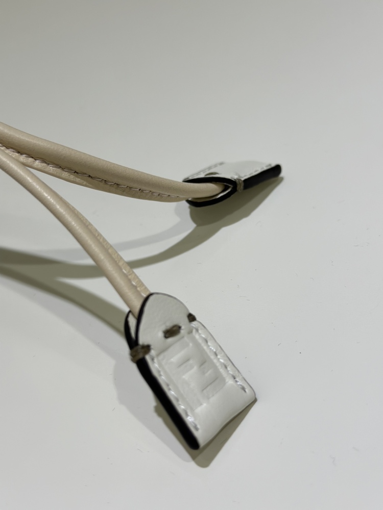 Fendi  Mamma Baguette 8677M Mirror Boutique