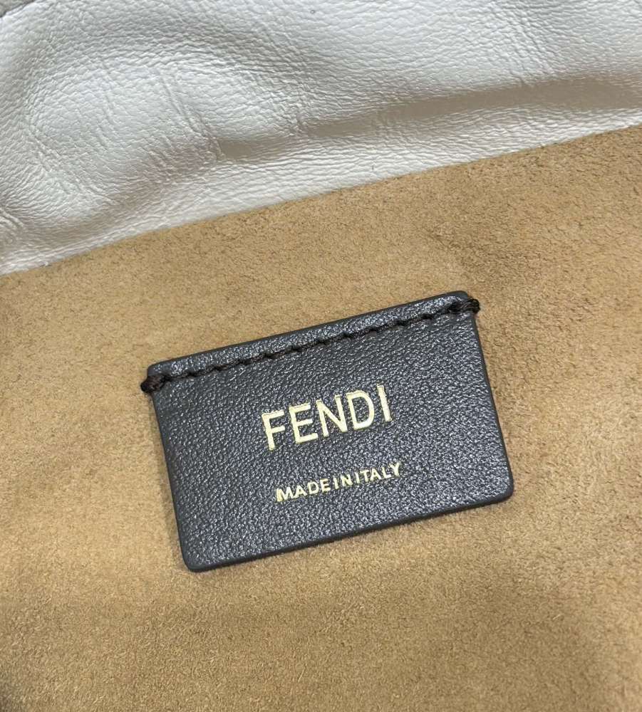 Fendi  Mamma Baguette 8677M Mirror Boutique