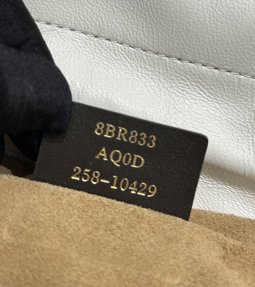 Fendi  Mamma Baguette 8677M Mirror Boutique