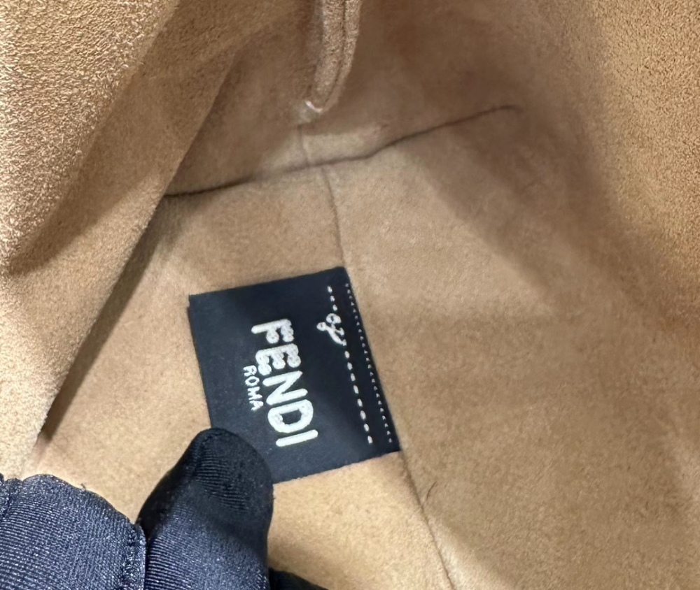 Fendi  Mamma Baguette 8677M Mirror Boutique